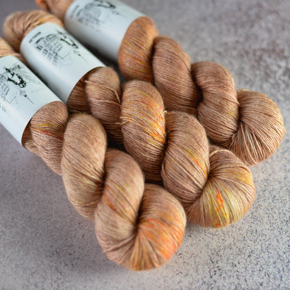 Hand dyed yarn, Colourway: Party Toffee