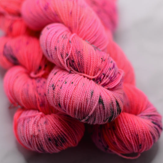 Hand dyed yarn, Colourway: Valentine