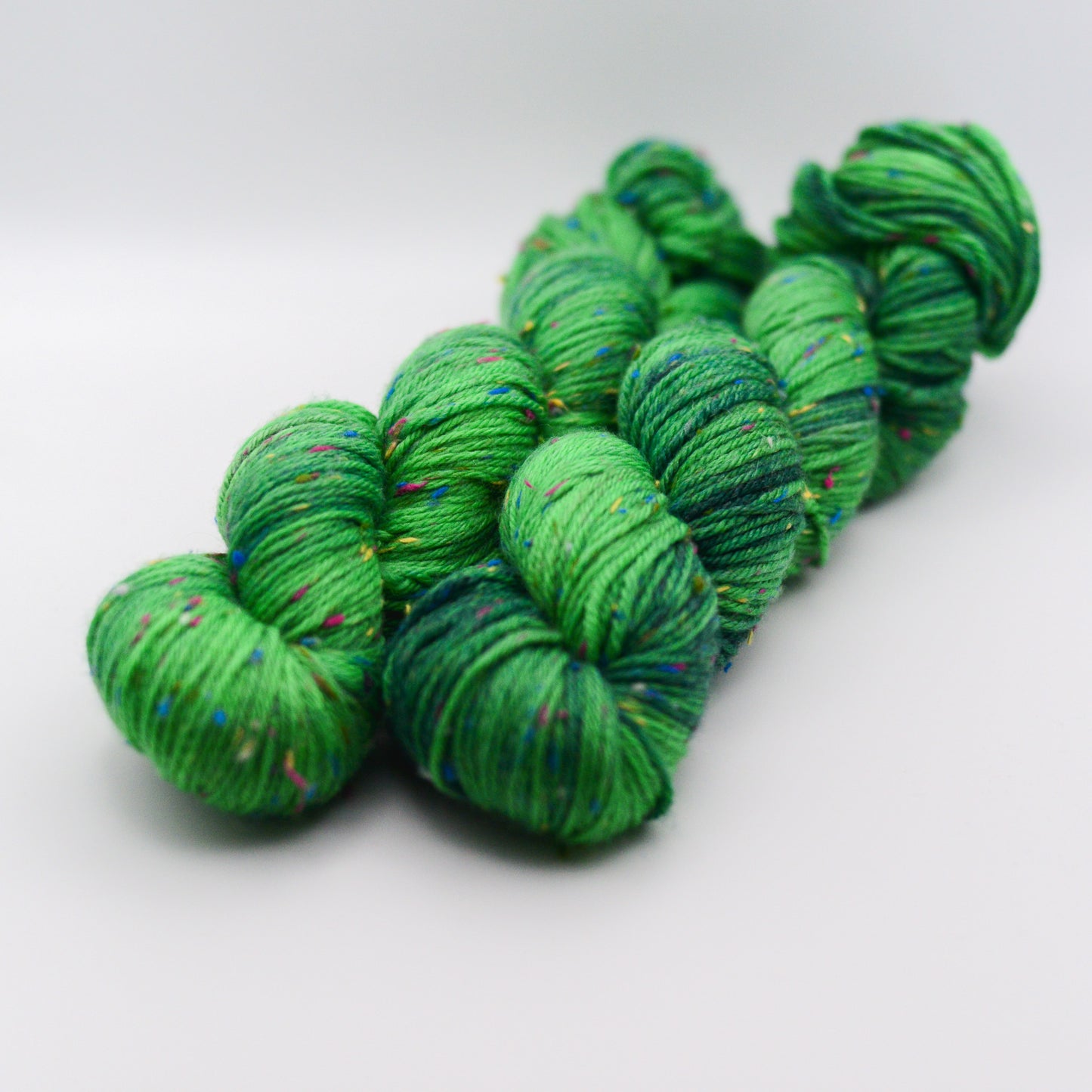6-knäuel handgefärbtes DK-Tweed-Garnset. BKD Eis am Stiel. Farbkombination: Erde, Wind und Smaragd